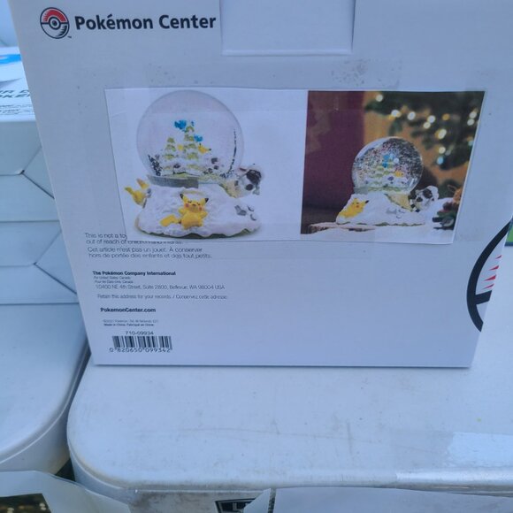 Wooloo Winter Fun Pokémon Holiday & Home Snow Globe - Picture 4 of 4